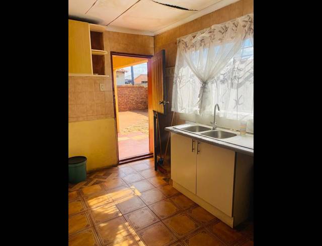 3 BEDROOM HOUSE FOR SALE IN RAMAKONOPI EAST